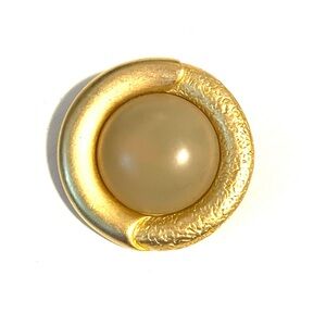 Weekenders Gold Tone Green Tinted Center Brooch Pendant Vintage 1970